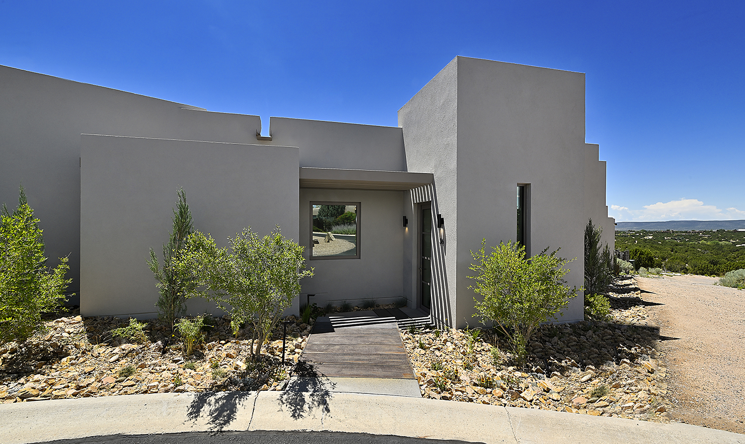 Camino de Vecinos, Santa Fe — Archaeo Architects with Acacia Builders